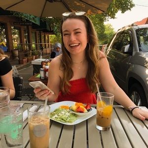 Meet your Posher, Eva